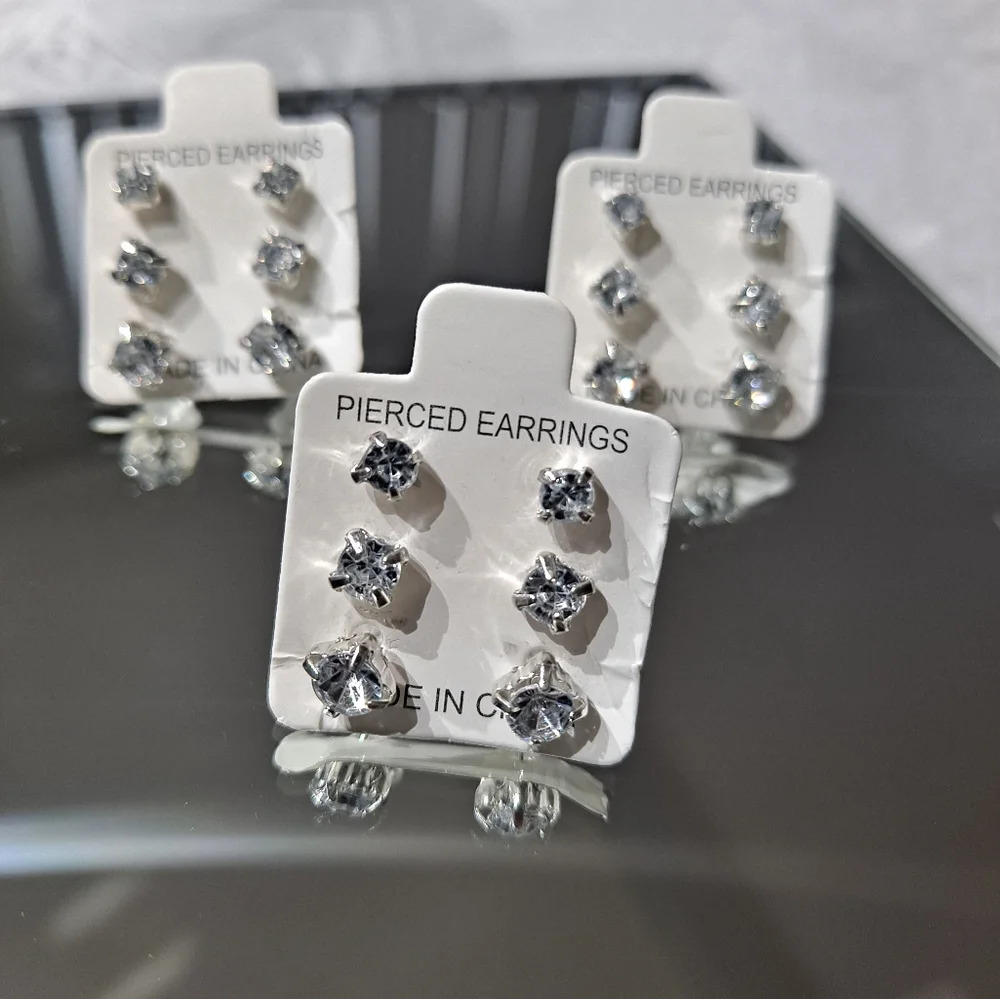 9 pairs rhinestone stud earrings